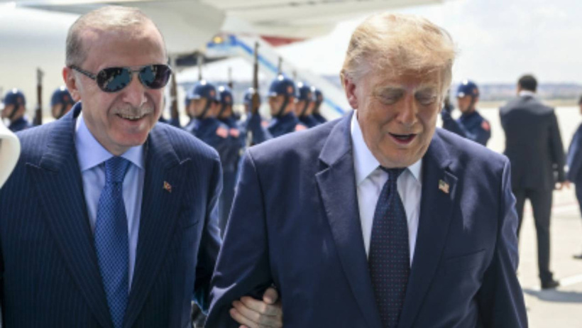 Trump'a hediyede de ayrıcalık! NATO liderlerine tabanca, ona altın kaplamalı versiyon - Resim : 3
