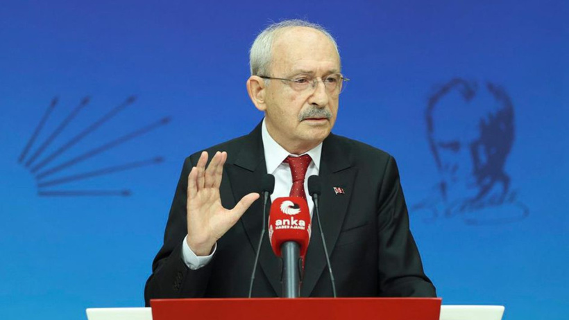 Anayasa profesörü hem
