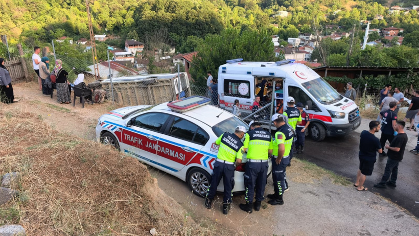 Tarım işçilerini taşıyan minibüs devrildi: 7 yaralı - Resim : 1