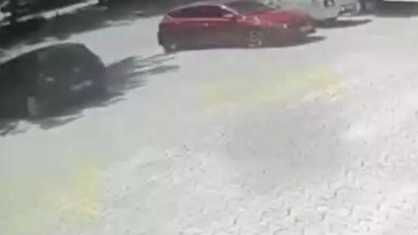 Kahreden kaza! Kaldırımda yürüyen anne ile 13 yaşındaki kızı yaşamını yitirdi - Resim : 1