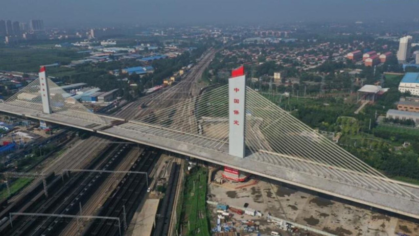 46 bin tonluk dev köprüyü trafiği kesmeden 1 saatte döndürdüler - Resim : 1