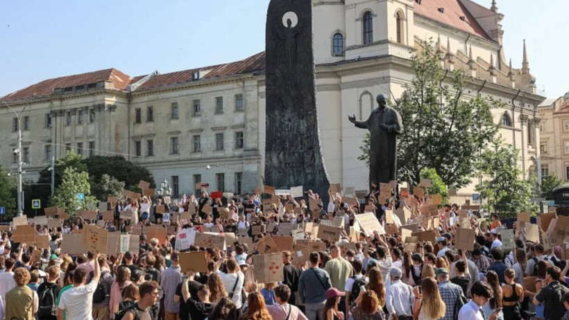 Savaş sürerken Kiev'de büyük kriz! Zelenski'nin kabine değişikliği isyan çıkardı - Resim : 2
