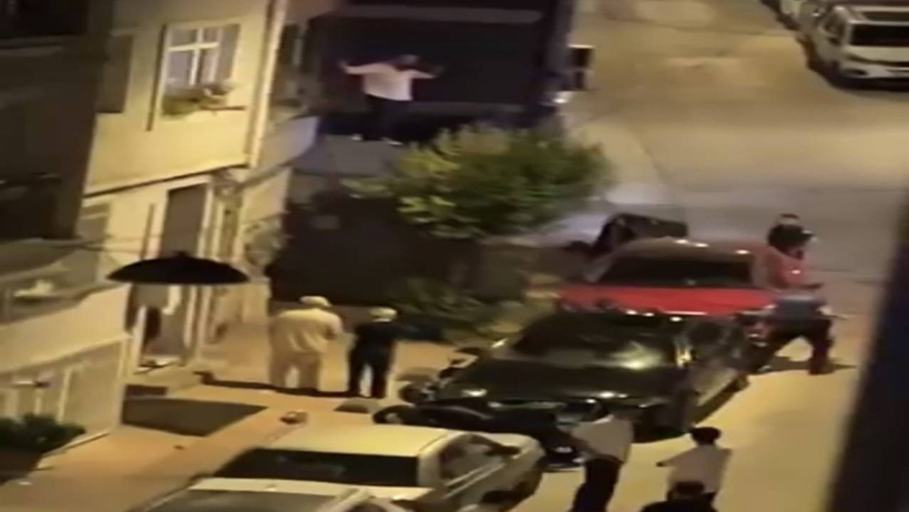 Ayrılığı kabullenemeyen erkek olay çıkardı! Binaya tırmandı, yumrukladı, küfür etti... - Resim : 2