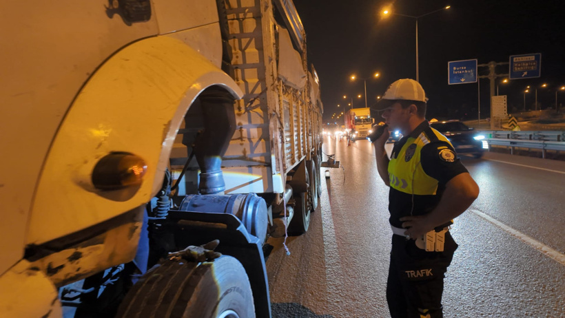 Freni patladı, 15 kilometre duramadı! Polis yolu boşalttı - Resim : 1