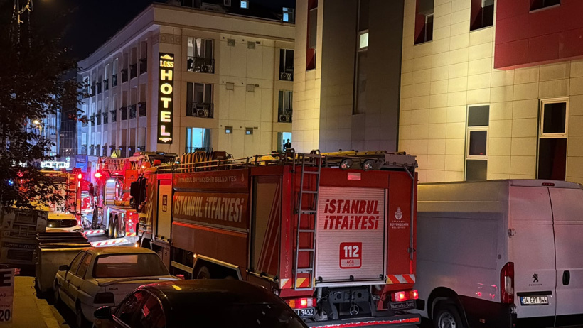 Otelde yangın! Mahsur kalan müşteriler itfaiye merdiveniyle kurtarıldı - Resim : 2