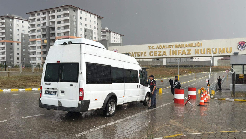Oğuzhan Uğur, Haluk Levent ile aynı cezaevine konuldu - Resim : 1