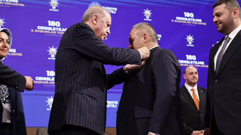 Erdoğan'ı rozeti taktığına pişman edecek anket ortaya çıktı: Transfer belediye başkanı yaramadı - Resim : 1