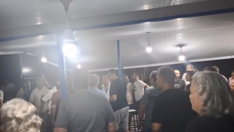 481 daireli sitede 130 bin TL'lik aidat krizi! 2 yönetici gözaltına alındı sandalyeler havada uçuştu - Resim : 1