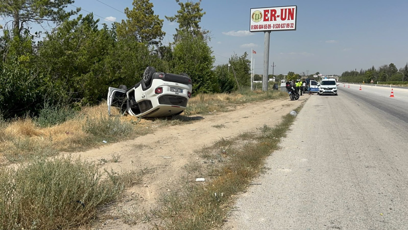 Patlayan TIR lastiği faciaya yol açtı: 3'ü çocuk 8 yaralı - Resim : 1