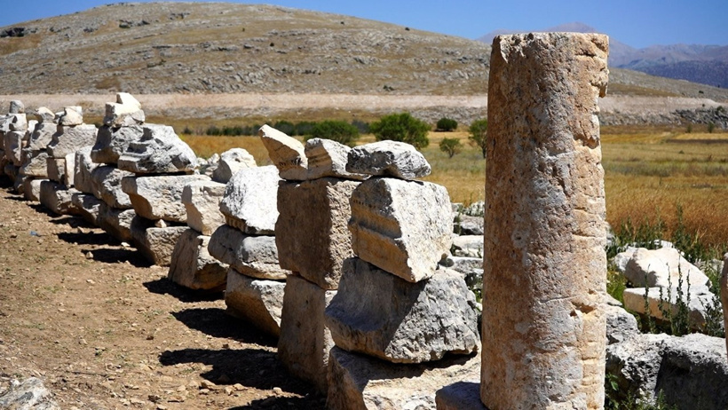 Isparta'da kazma vuruldu: 1500 yıllık ocak örsü ve havuzuyla eksiksiz çıktı - Resim : 3