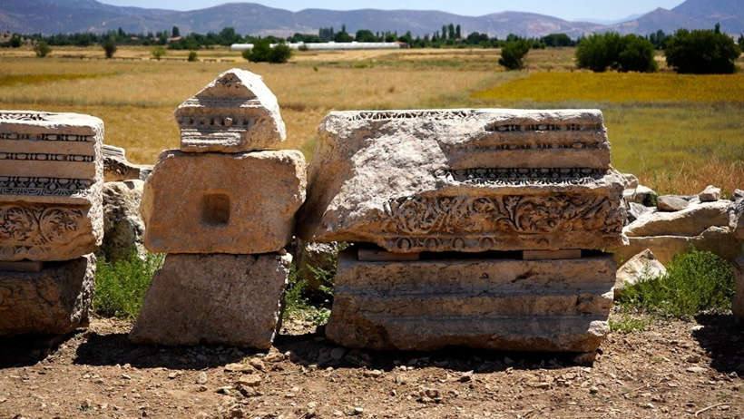 Isparta'da kazma vuruldu: 1500 yıllık ocak örsü ve havuzuyla eksiksiz çıktı - Resim : 4