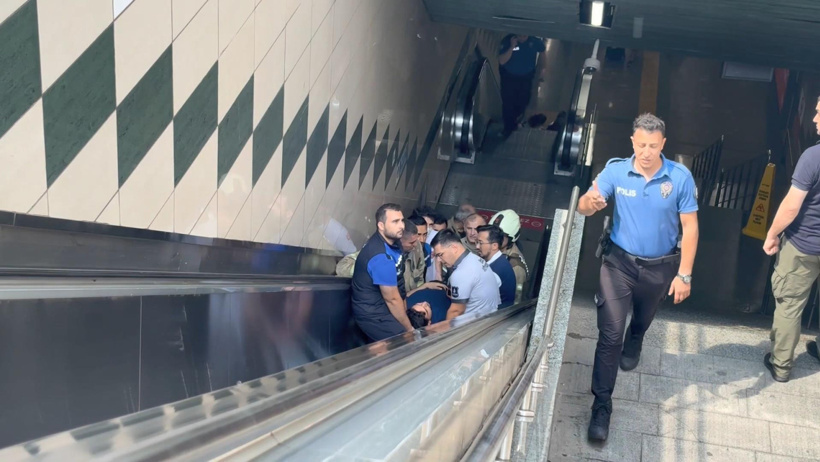İstanbul'da yolcu raylara düştü: Seferler aksadı - Resim : 2