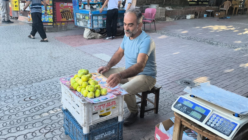 Kilosu 300 tanesi 42 lira! Pazarcı geçen yılı hatırlattı vatandaş isyan etti - Resim : 1