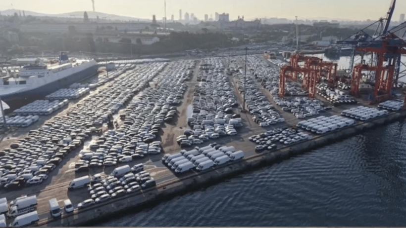 Binlerce sıfır araba Haydarpaşa'da bekletiliyor - Resim : 1