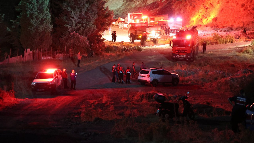 Türkiye alevlerle mücadele ediyor! Hastane boşaltıldı, yollar kapatıldı - Resim : 13