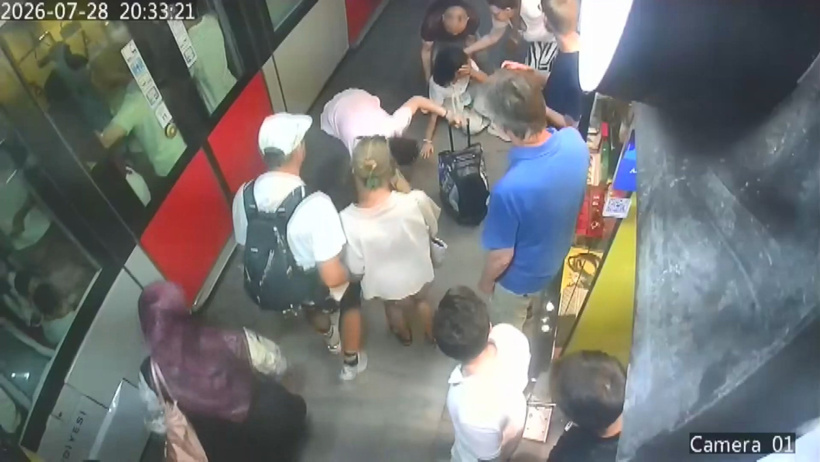 İstanbul’da turiste tramvay çarptı! O anlar saniye saniye kaydedildi - Resim : 3