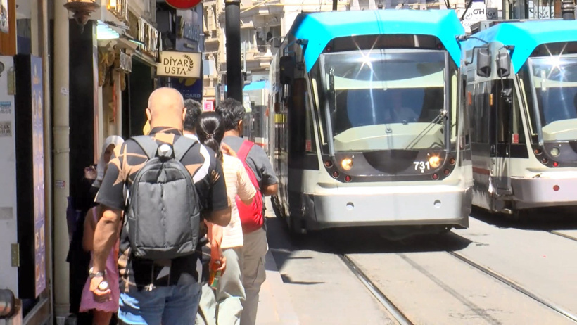 İstanbul’da turiste tramvay çarptı! O anlar saniye saniye kaydedildi - Resim : 4