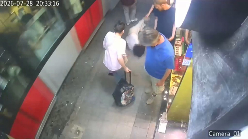 İstanbul’da turiste tramvay çarptı! O anlar saniye saniye kaydedildi - Resim : 2