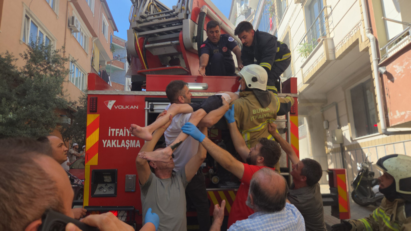 Bursa'da korkutan yangın: Ekipler mahsur kalanlar için seferber oldu - Resim : 4