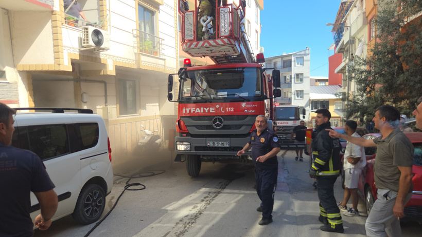Bursa'da korkutan yangın: Ekipler mahsur kalanlar için seferber oldu - Resim : 2