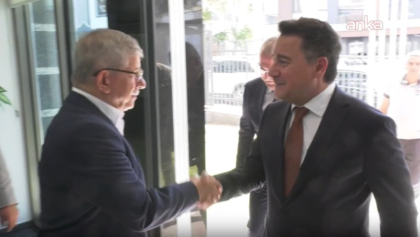 Ahmet Davutoğlu sürpriz misafirini kapattığı partisinin genel merkezinde ağırladı - Resim : 3