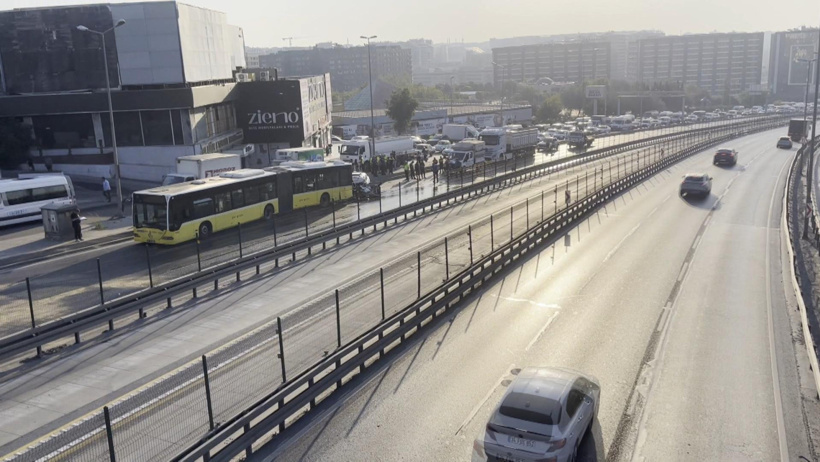 Üç kişi feci şekilde can vermişti: Otomobilin İETT'ye son sürat çarptığı anlar ortaya çıktı - Resim : 5
