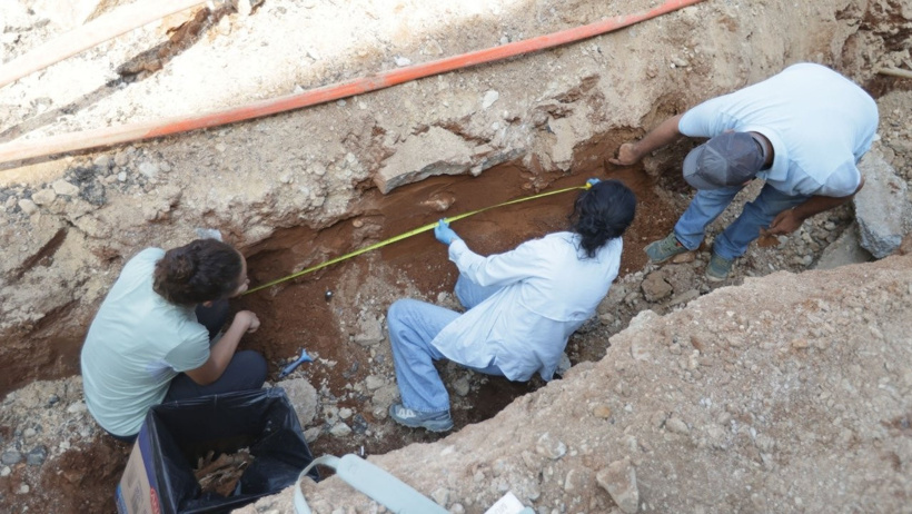 Yağmur suyu hattı için kazıyorlardı: Toprağın altından mezar ve iskelet karıntıları çıktı - Resim : 2