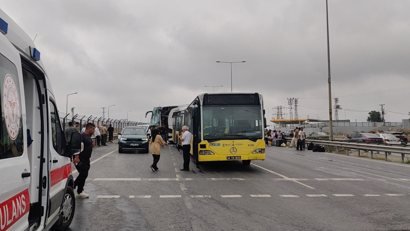 Son dakika | İstanbul'da feci kaza: Yolcu otobüsü İETT'ye çarptı - Resim : 1