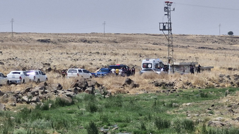 Diyarbakır'da gizemli ölüm! Arazide kadın cesedi bulundu! 2 kişi gözaltında - Resim : 4
