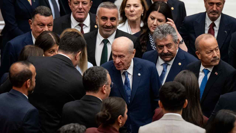 İşte süreç yasasının kabul edildiği anlar! Zılgıtlar çekildi alkışlar koptu: Tarihi kare de tekrarlandı - Resim : 7