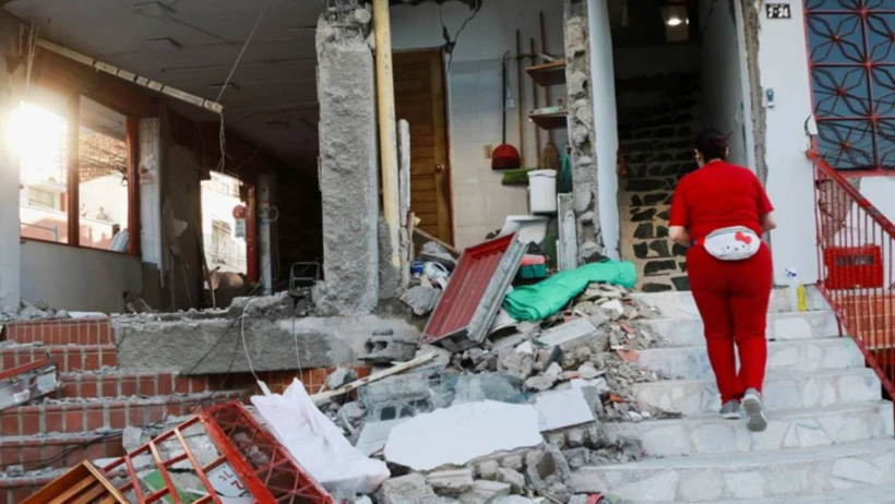 7,4’lük deprem Kolombiya’yı yıktı! İnsan zincirleriyle enkaz kaldırıyorlar - Resim : 2