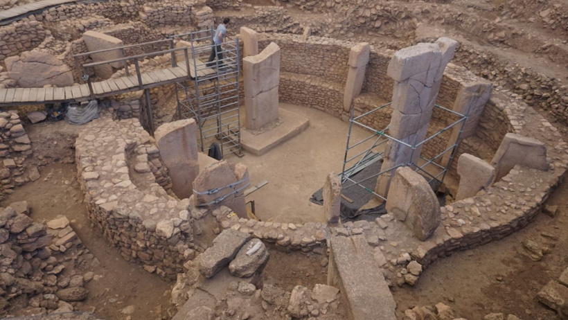 Göbeklitepe'de hiç dokunulmayan alana ilk kez kazma vuruldu: 10 bin yıllık yapılar gün yüzüne çıktı - Resim : 2