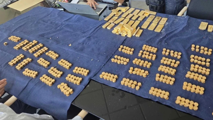 Tadilat yaparken duvarda buldular: 9 milyon euro değerinde altın külçe ve sikke çıktı - Resim : 1