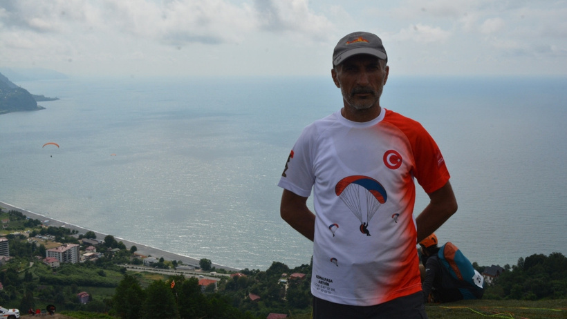 65 kişi tek tek tepeden denize atladı: Hedefi tutturan kazandı - Resim : 2
