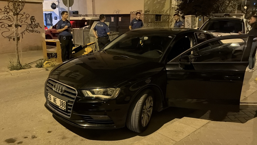 Kız arkadaşlarını arabada bırakıp kaçtı! Binlerce lira ceza yedi - Resim : 1