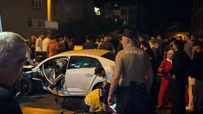 Kırmızı ışıkta geçtiği öne sürüldü: 3 otomobil çarpıştı, 5 kişi yaralandı - Resim : 1