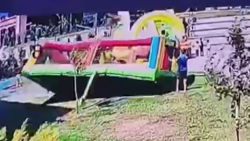 Çekmeköy'de korkulu anlar! Oyun parkı tepetaklak oldu: 3 çocuk yaralandı - Resim : 2