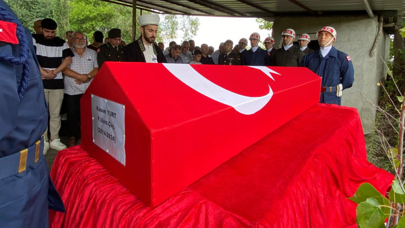 Hakkari’de hayatını kaybeden uzman çavuş toprağa verildi: Oğlunun sözleri yürek yaktı - Resim : 1