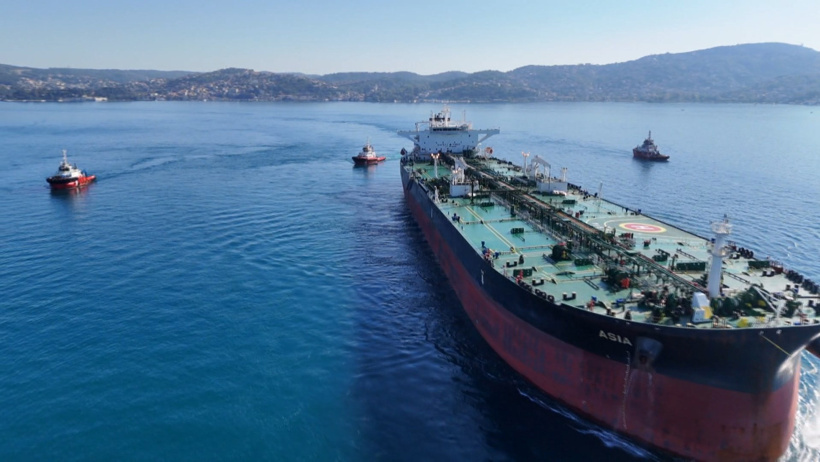 İHA ile vurulan petrol tankeri İstanbul Boğazı'nda - Resim : 3