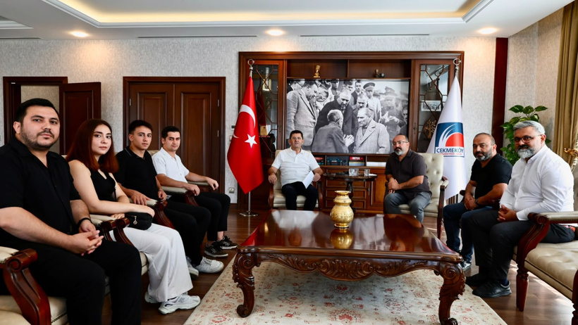 AKP'ye geçti ilk işi makamındaki Atatürk tablosunu değiştirmek oldu - Resim : 1