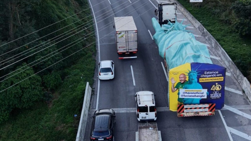 8 tonluk ve tam 24 metrelik dev heykel 1400 kilometre yol gidiyor: Yolculuk tam 3 gün sürecek - Resim : 1