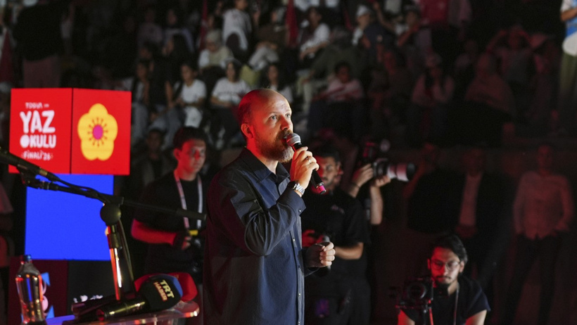 Bilal Erdoğan şarkı söyledi - Resim : 1