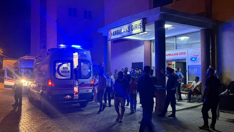 Hakkari’de düğün öncesi taşlı sopalı kavga! Damat hastaneye kaldırıldı - Resim : 5