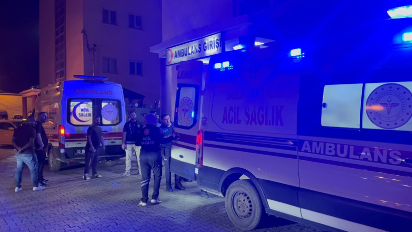 Hakkari’de düğün öncesi taşlı sopalı kavga! Damat hastaneye kaldırıldı - Resim : 6