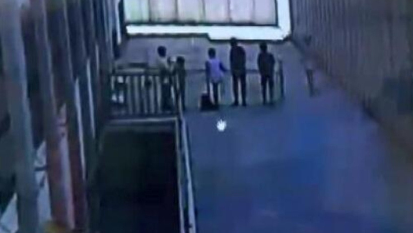 Aile 'Öğretmen görmesine rağmen yardım etmedi' dedi: 4 yaşındaki Ediz’in üzerine futbol kalesi devrildi! - Resim : 2