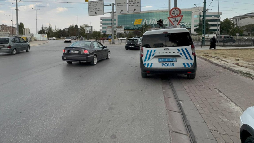 Arkadaşını kıskandı: 15 yaşındaki kız akranını bıçakladı - Resim : 1