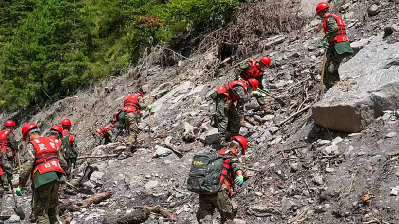 Nepal'de çürümüş cesetler Hindistan'a sürüklendi! Salgın hastalık riski başladı - Resim : 2