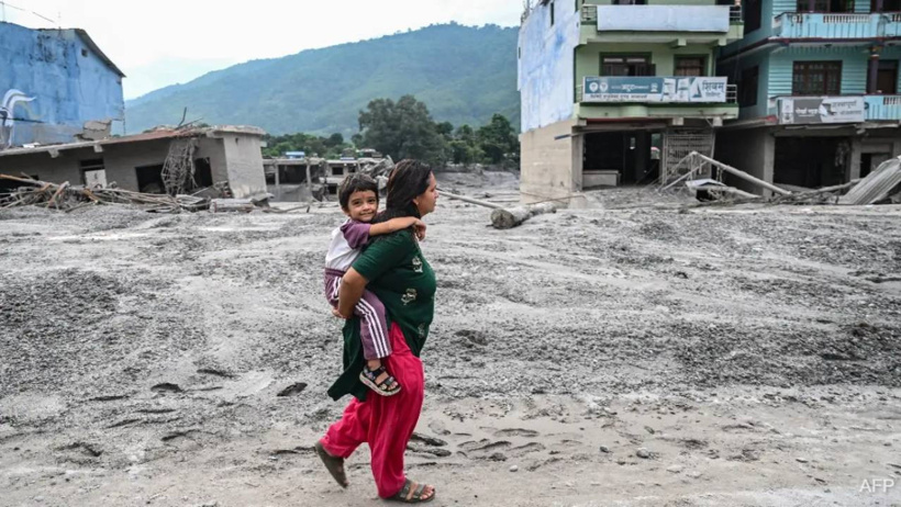 Nepal'de çürümüş cesetler Hindistan'a sürüklendi! Salgın hastalık riski başladı - Resim : 5