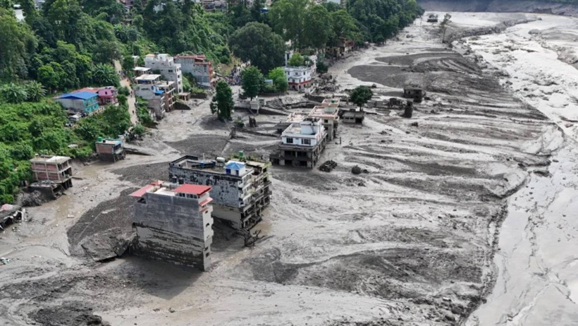 Nepal'de çürümüş cesetler Hindistan'a sürüklendi! Salgın hastalık riski başladı - Resim : 6