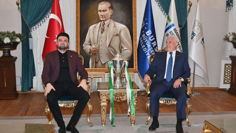 Bursa’da büyük skandal! AKP’li Başkanvekili geldi, Atatürk portresi kayboldu - Resim : 2